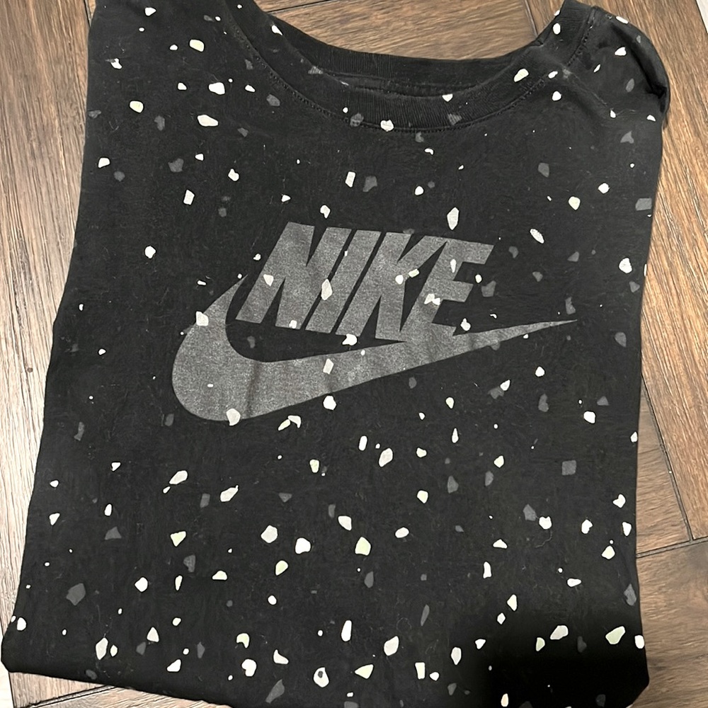 Once worn mens Nike shirt.